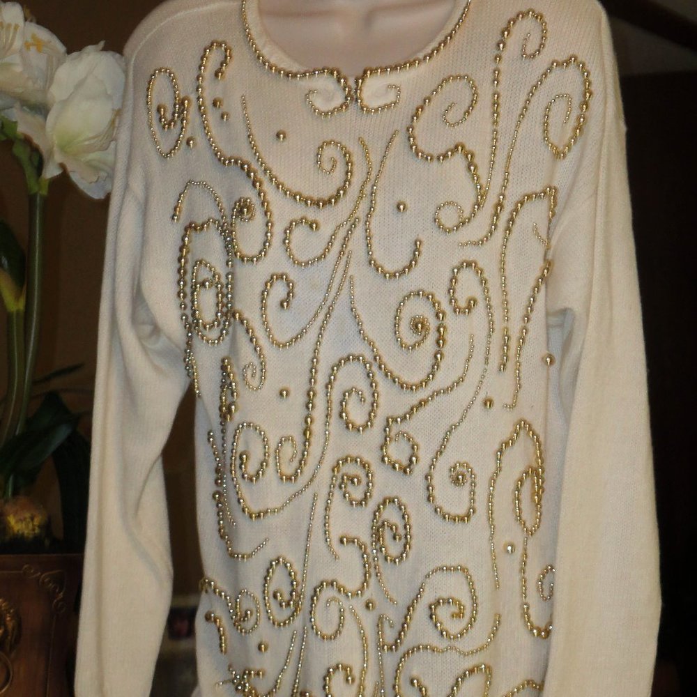 VICTORIA JONES GOLD BEADED LG WHITE SWEATER